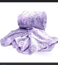 Load image into Gallery viewer, fleece-warm winter throw blanket 210x180cm light purple
