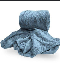 Load image into Gallery viewer, fleece-warm winter throw blanket 210x180cm
