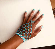 Load image into Gallery viewer, african zulu lace beaded gloves |blue| white| sky blue

