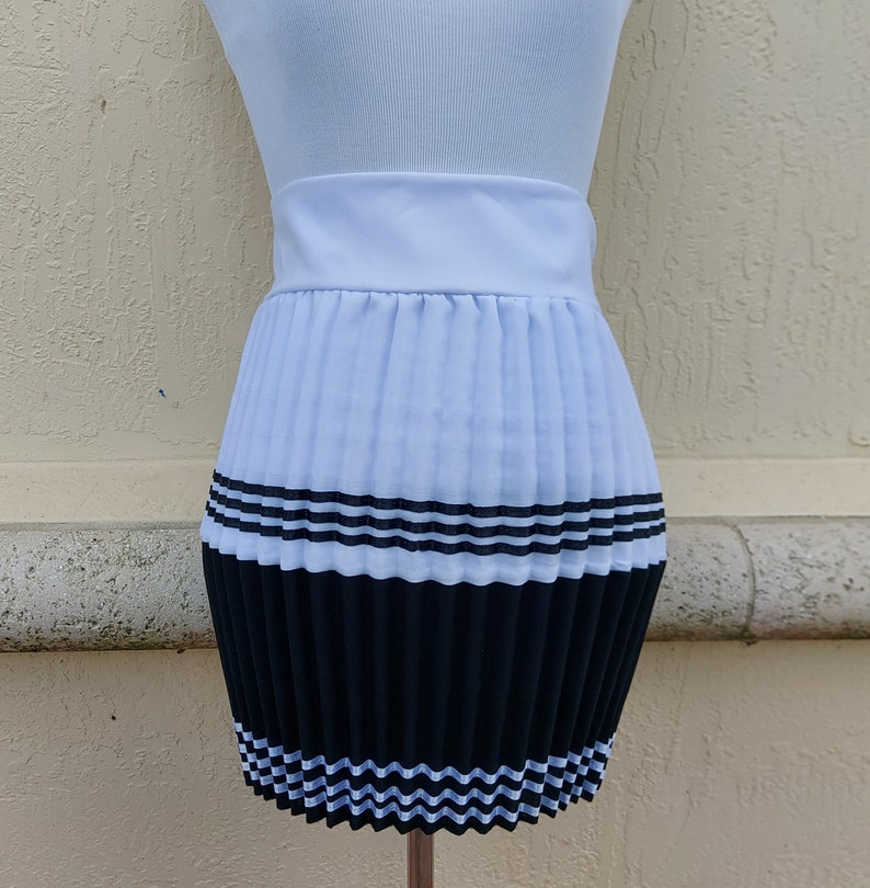 pleated traditional zulu skirt. adult small
