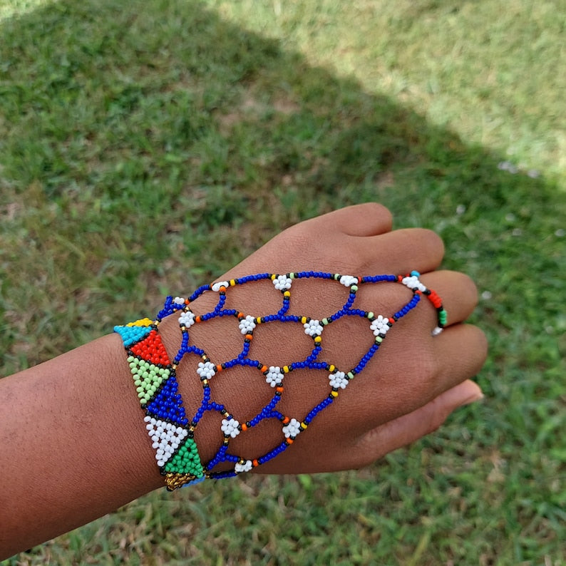 Beaded Zulu glove/bracelet. Tribal Jewelry. Zulu women jewelry.